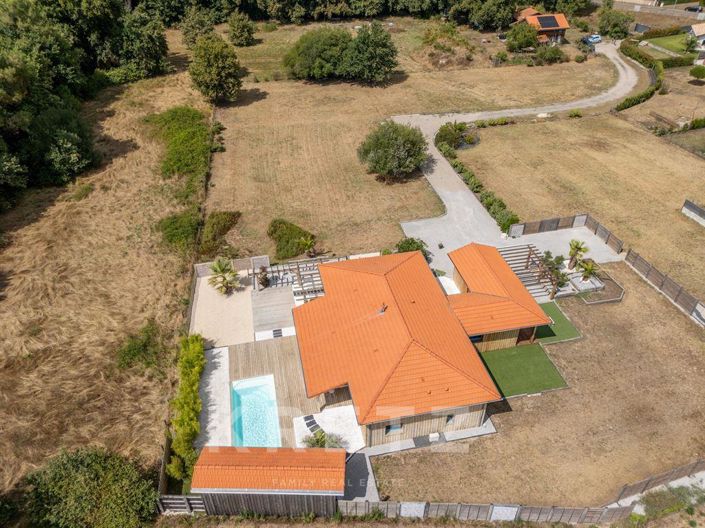 Image No.2-4 Bed House for sale