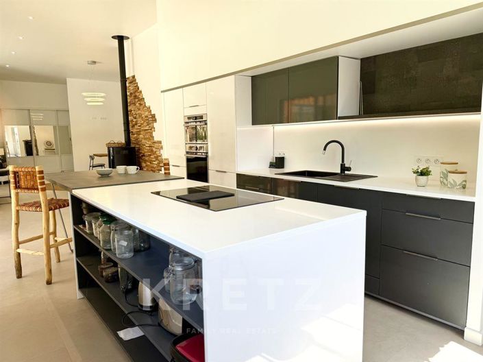 Image No.6-4 Bed House for sale