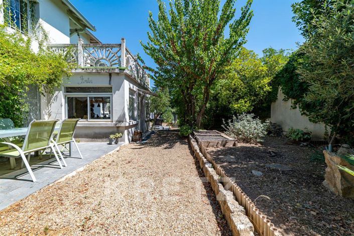 Image No.2-4 Bed House for sale