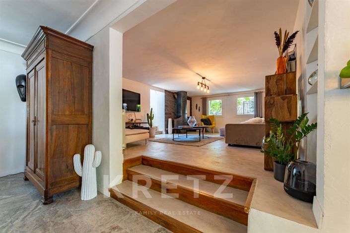 Image No.6-4 Bed House for sale