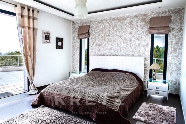 Image No.11-3 Bed House for sale