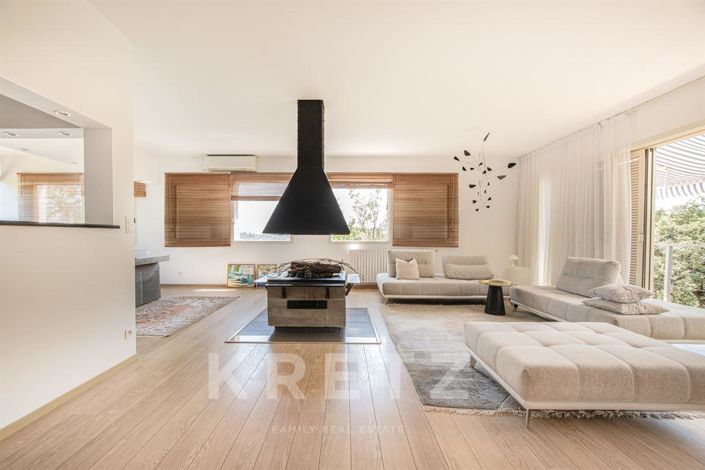 Image No.2-5 Bed House for sale