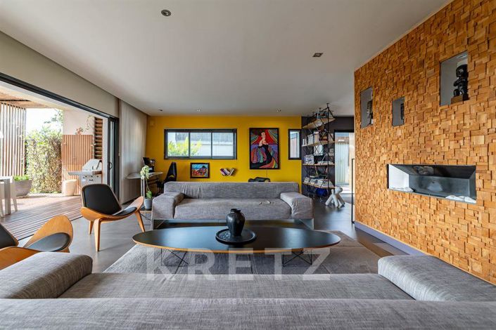 Image No.3-4 Bed House for sale