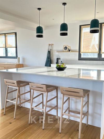 Image No.3-5 Bed Property for sale