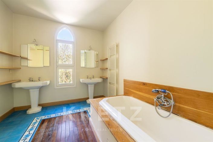 Image No.12-7 Bed House for sale