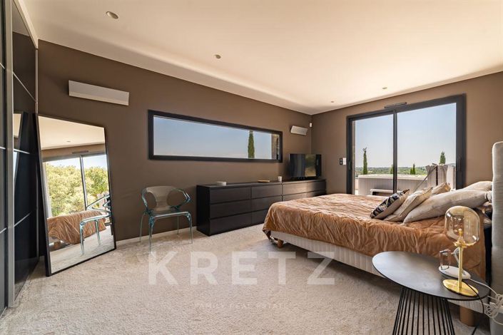 Image No.10-6 Bed House for sale