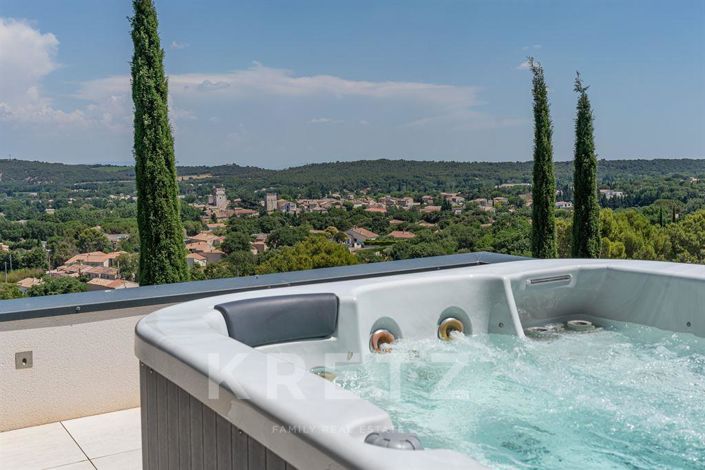 Image No.11-6 Bed House for sale