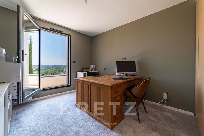 Image No.16-6 Bed House for sale