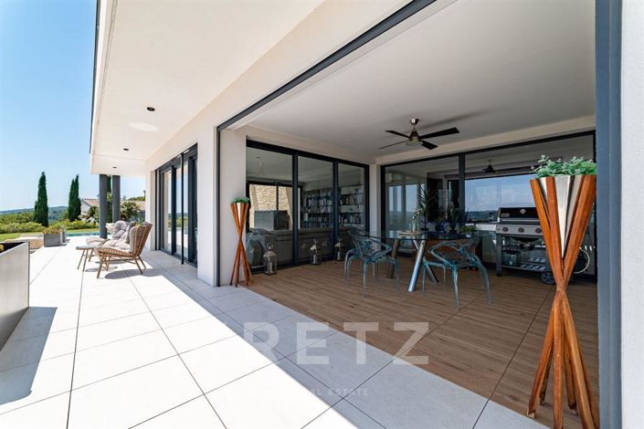 Image No.5-6 Bed House for sale