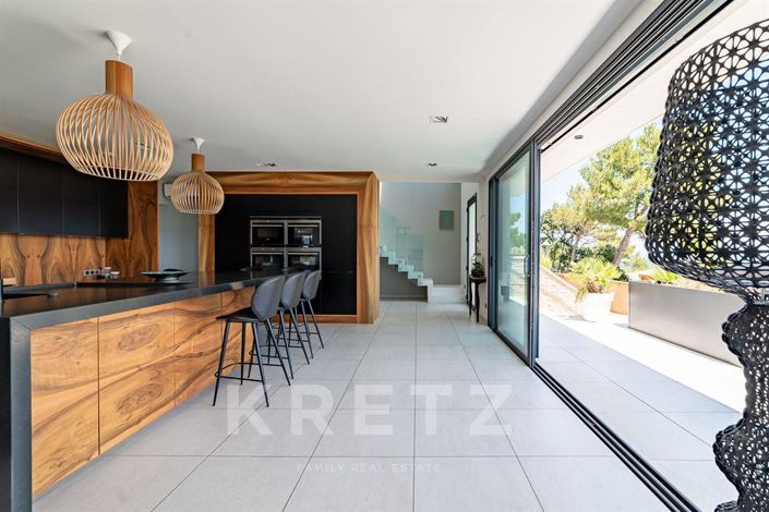 Image No.7-6 Bed House for sale