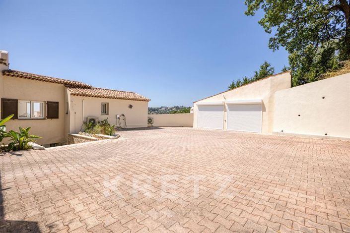 Image No.20-5 Bed Property for sale