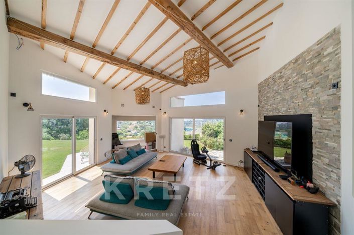 Image No.7-5 Bed Property for sale