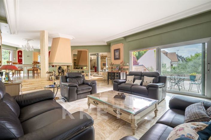 Image No.9-5 Bed House for sale