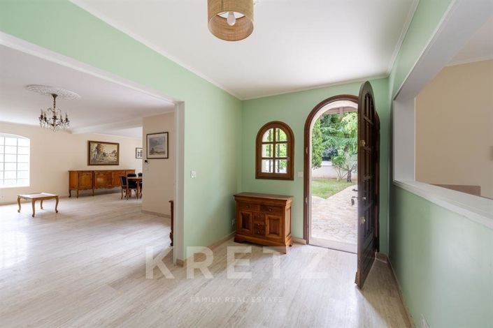 Image No.9-5 Bed House for sale