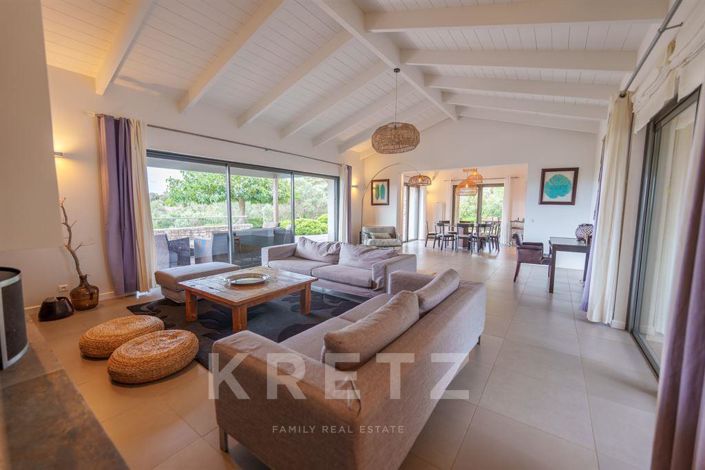 Image No.8-5 Bed House for sale