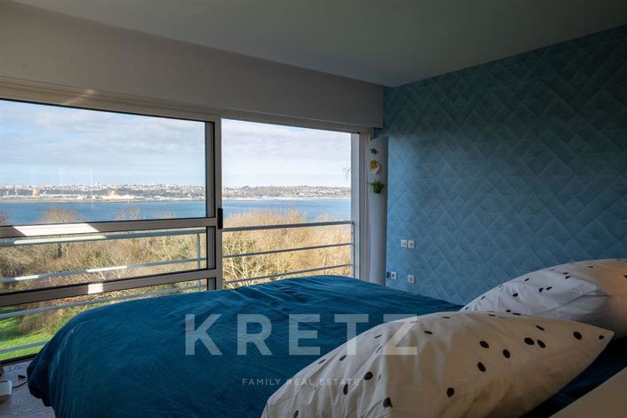 Image No.1-4 Bed Property for sale