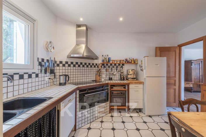 Image No.10-6 Bed House for sale