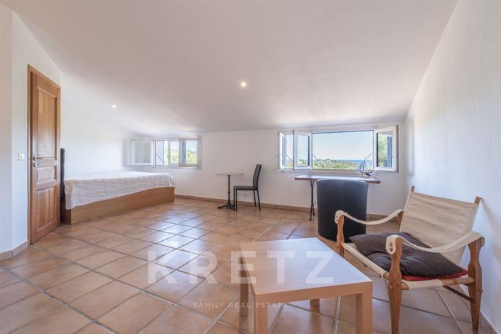 Image No.11-6 Bed House for sale