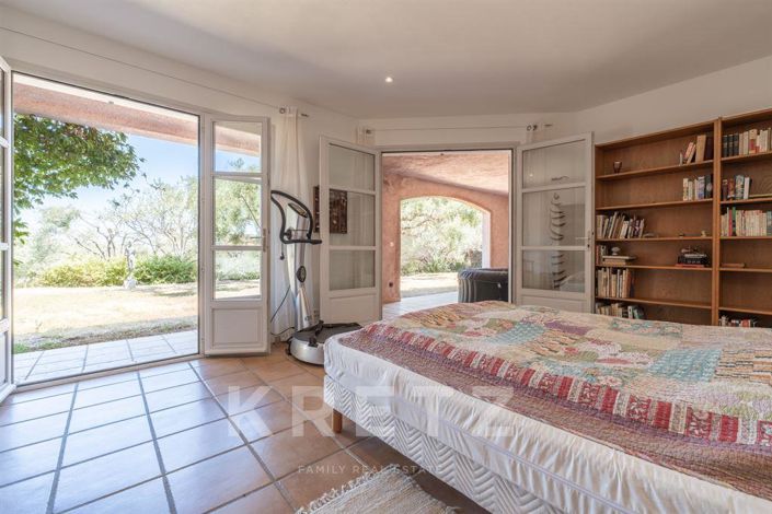 Image No.12-6 Bed House for sale