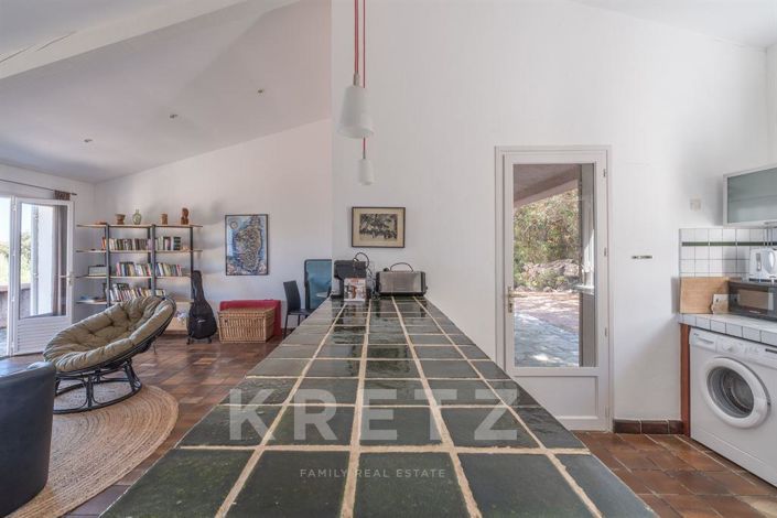 Image No.16-6 Bed House for sale