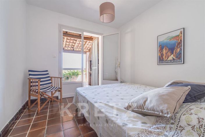 Image No.17-6 Bed House for sale