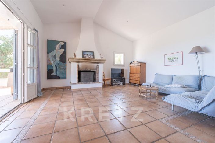 Image No.7-6 Bed House for sale