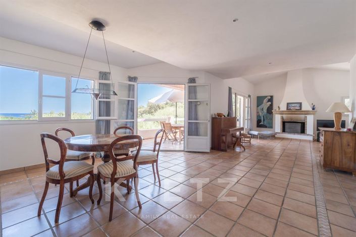 Image No.9-6 Bed House for sale