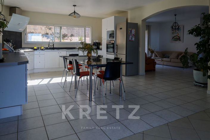 Image No.10-10 Bed House for sale