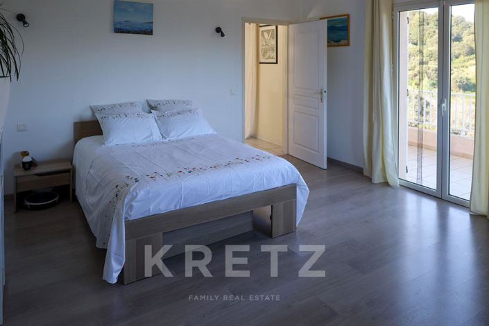 Image No.13-10 Bed House for sale