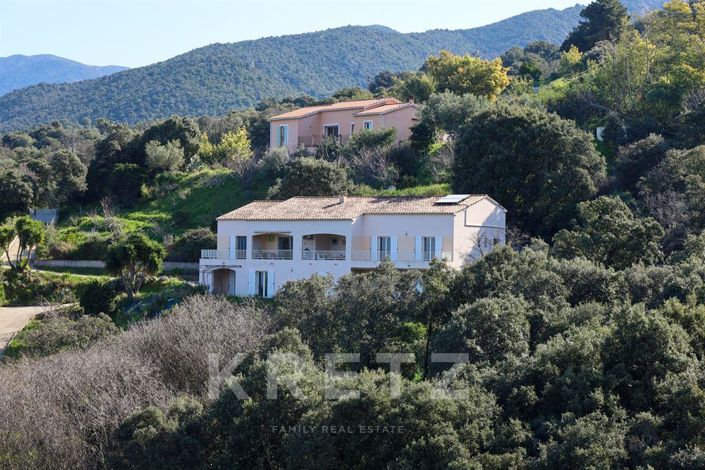 Image No.2-10 Bed House for sale