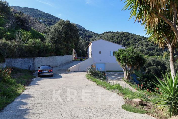 Image No.5-10 Bed House for sale