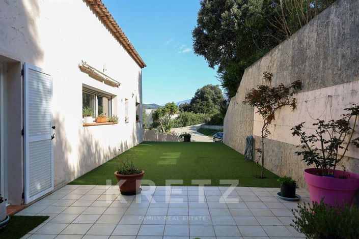 Image No.6-10 Bed House for sale