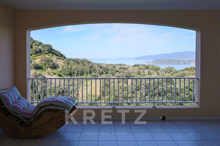 Image No.8-10 Bed House for sale