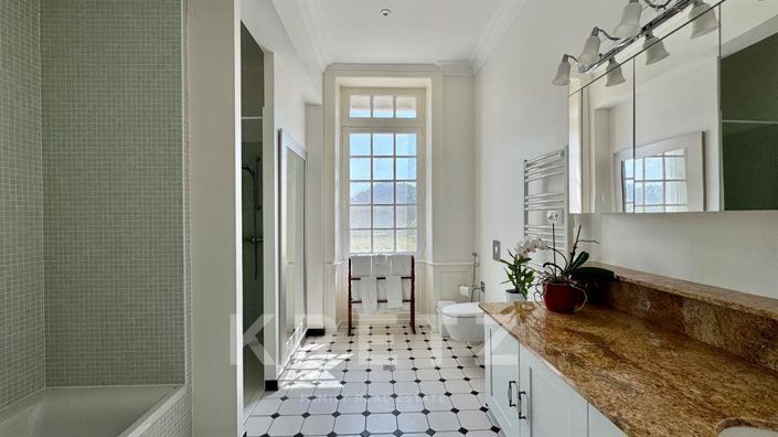 Image No.12-9 Bed Property for sale