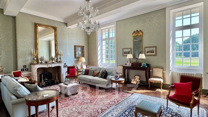 Image No.6-9 Bed Property for sale