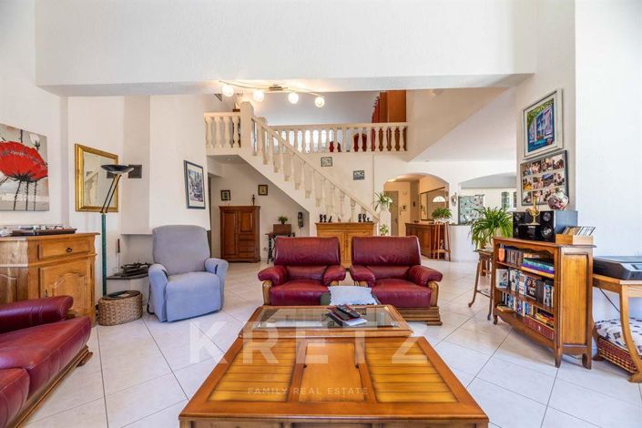 Image No.2-5 Bed House for sale