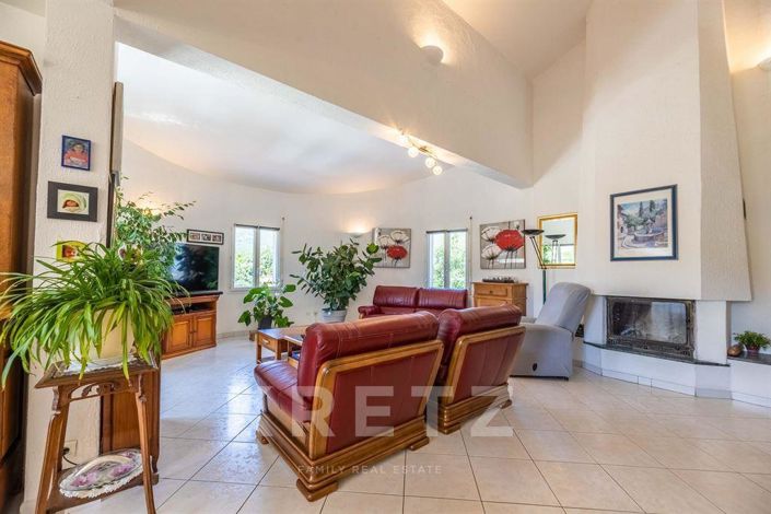 Image No.4-5 Bed House for sale