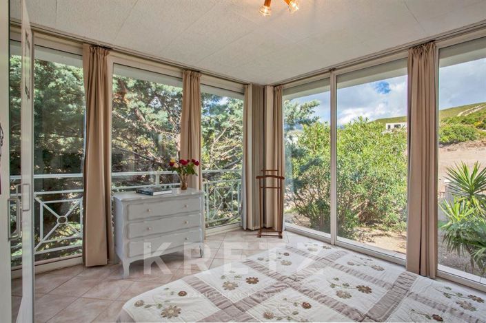 Image No.6-5 Bed House for sale