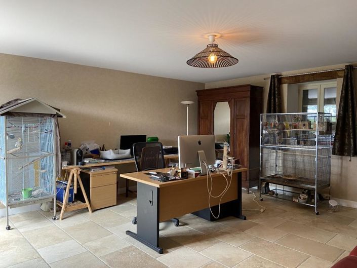 Image No.10-7 Bed House for sale