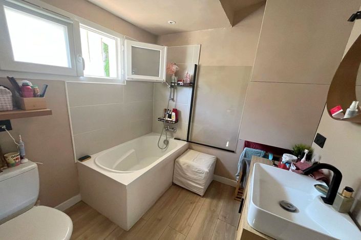 Image No.9-3 Bed House for sale