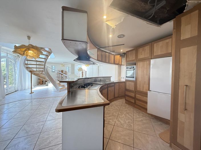 Image No.19-7 Bed House for sale