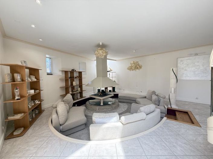 Image No.5-7 Bed House for sale