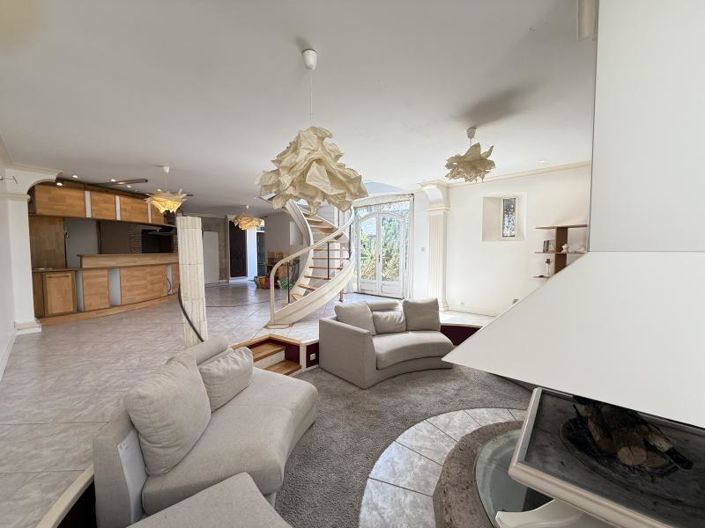 Image No.6-7 Bed House for sale