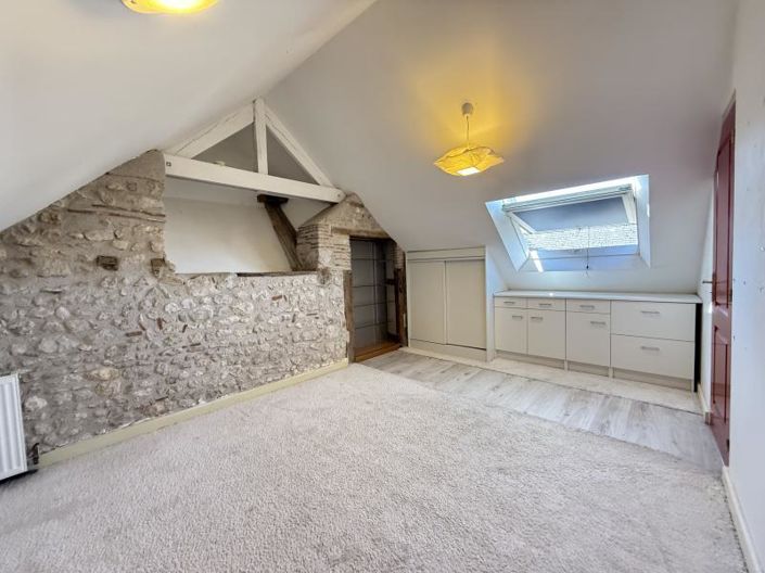 Image No.8-7 Bed House for sale