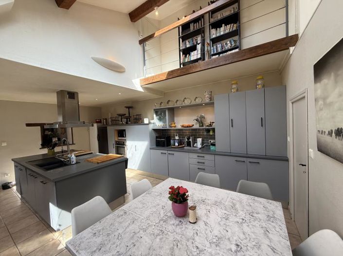 Image No.8-4 Bed House for sale