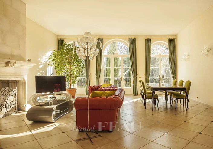 Image No.8-5 Bed House for sale