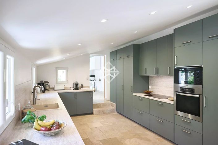 Image No.10-5 Bed House for sale