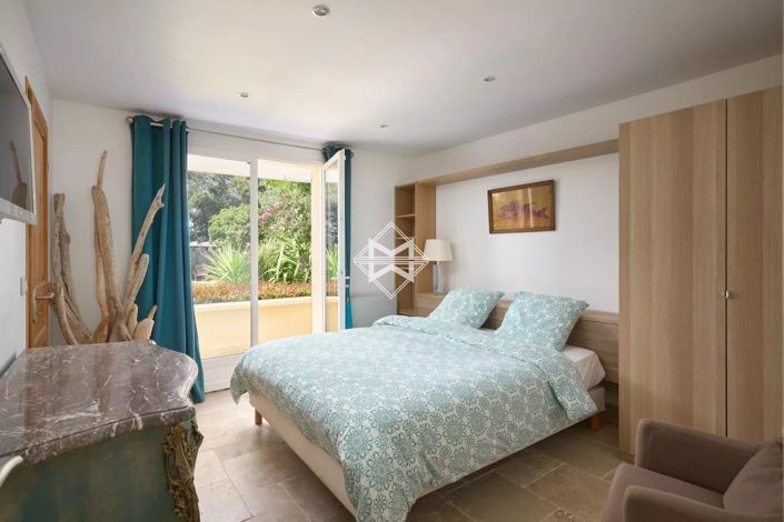 Image No.12-5 Bed House for sale