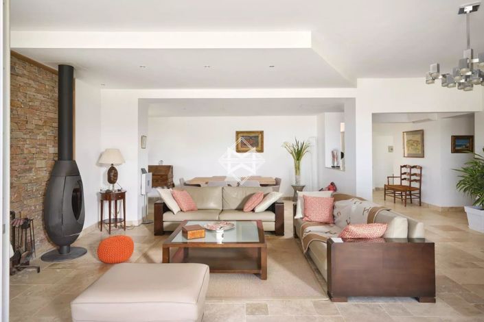 Image No.9-5 Bed House for sale