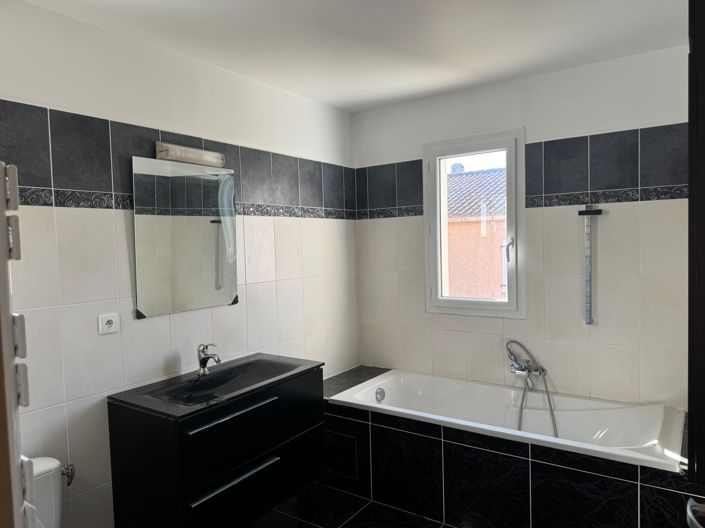 Image No.6-4 Bed House for sale